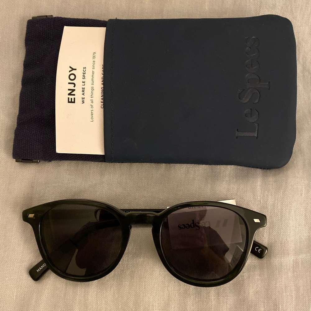 Le Specs NWT Black Polarized Sunglasses